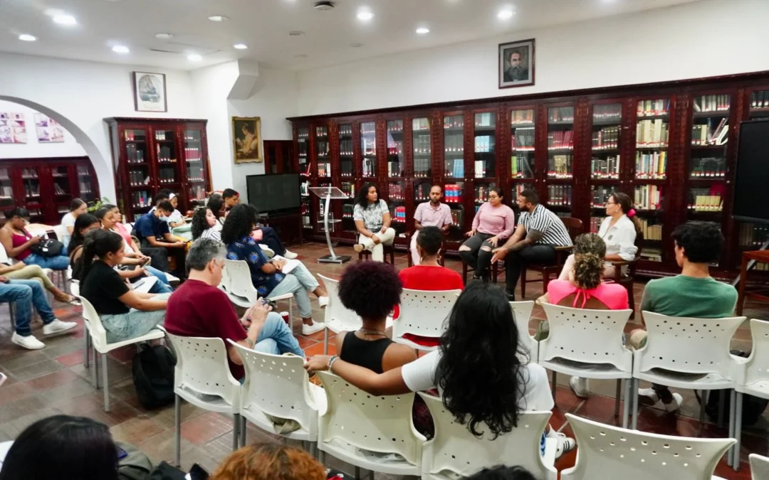 Conversatorio en la Universidad de Cartagena Aborda la Salud Mental de Personas LGBTIQ+ en el Marco del Desfile de la Diversidad