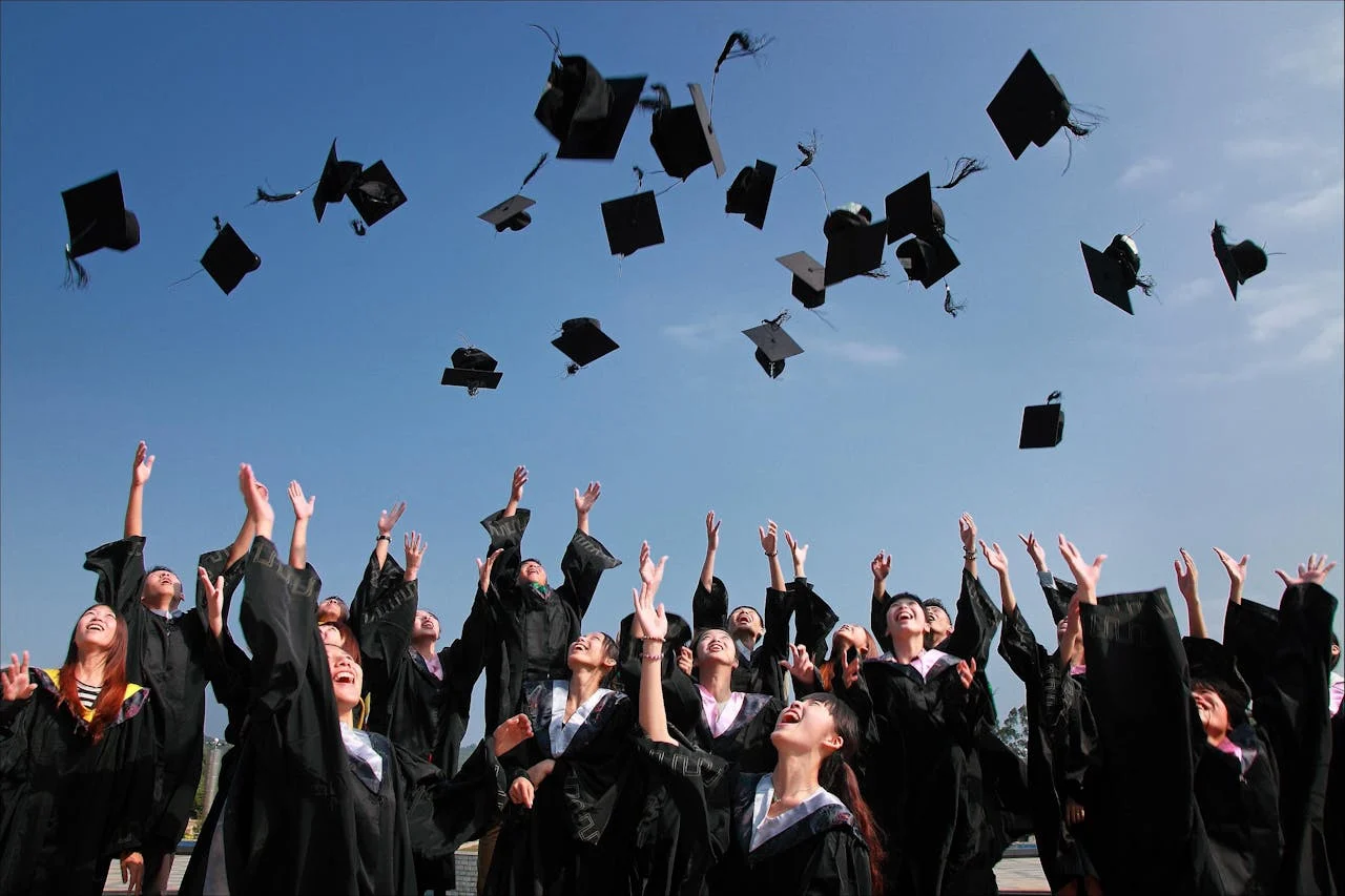 Graduados y Becas para estudios
